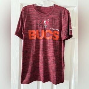 Nike T-shirt. Bucs